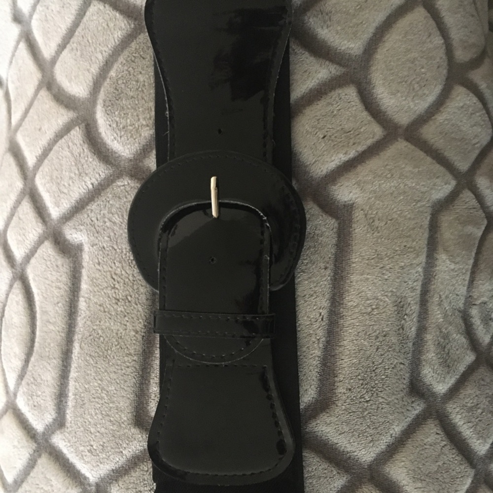 Wide GUESS belt - Picture 3 of 3